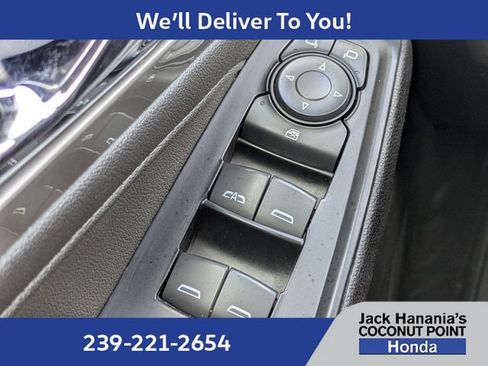 Used 2023 Chevrolet Traverse LT FWD image 25