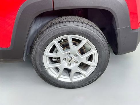 Used 2022 Jeep Renegade Latitude image 33