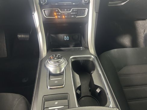 Used 2020 Ford Fusion SE image 29