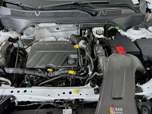 Used 2025 Chevrolet Trax LT image 31