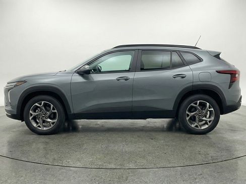 Used 2025 Chevrolet Trax LT image 5