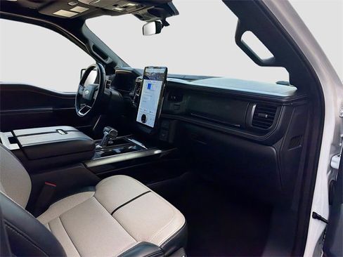 Used 2022 Ford F150 Lightning Platinum image 13