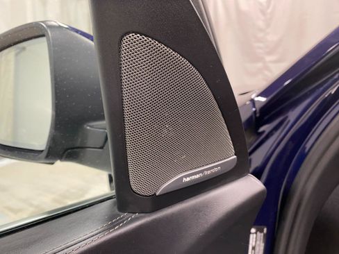 Used 2023 BMW X7 xDrive40i w/ Premium Package image 3