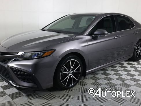 Used 2023 Toyota Camry SE FWD image 9