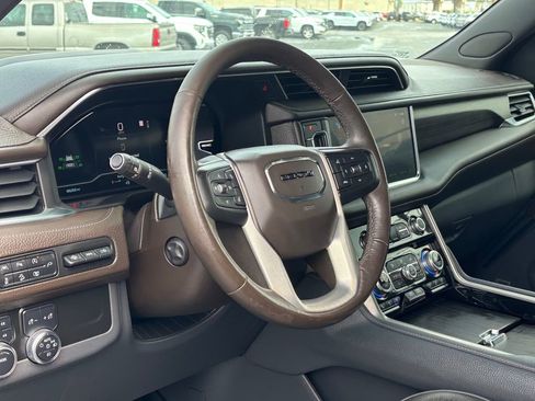 Used 2022 GMC Yukon XL Denali image 7