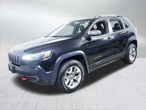 Used 2019 Jeep Cherokee Trailhawk w/ Comfort/Convenience Group AWD/4WD image 3