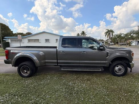 Used 2022 Ford F350 XLT w/ XLT Premium Package image 4