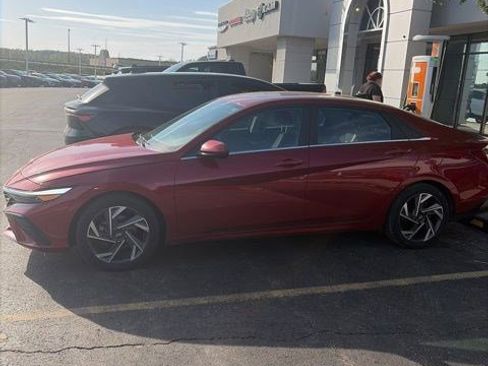 Used 2024 Hyundai Elantra SEL w/ Convenience Package FWD image 2