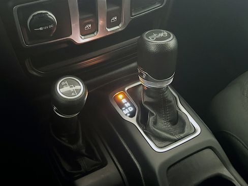 Used 2018 Jeep Wrangler Sport image 24