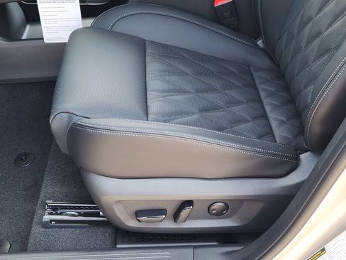 New 2026 Nissan Rogue Platinum w/ Platinum Premium Package AWD/4WD image 18