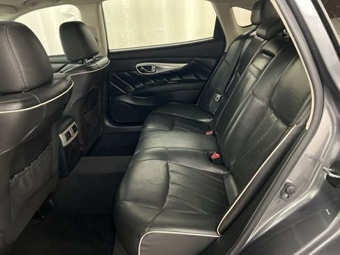 Used 2017 INFINITI Q70 L 3.7 image 24