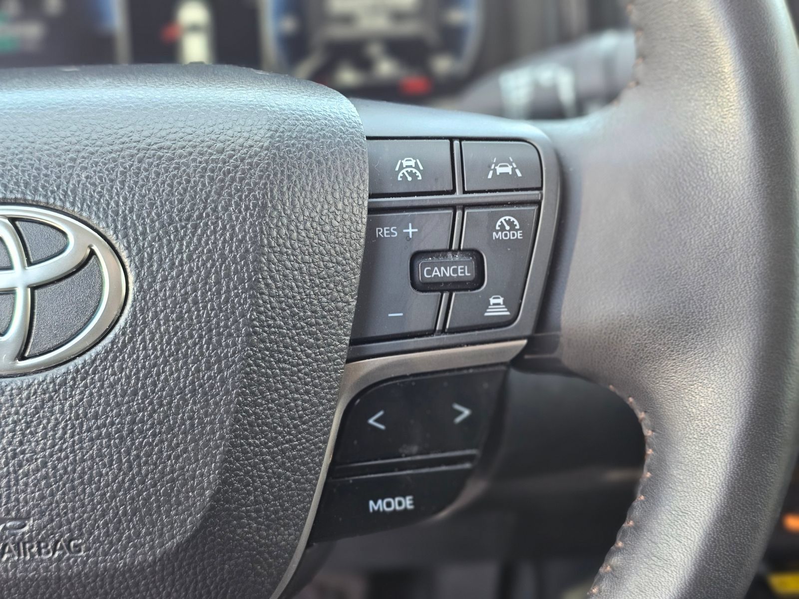 Used 2025 Toyota Camry XLE FWD image 19