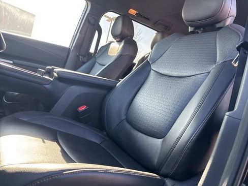 Used 2024 Toyota Sienna XLE Woodland Edition image 8