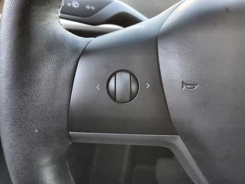 Used 2023 Tesla Model Y Long Range image 34