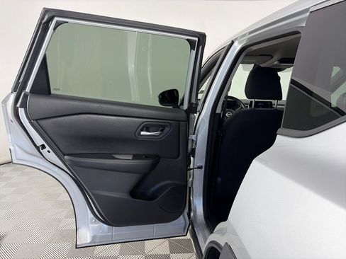 Used 2024 Nissan Rogue SV AWD/4WD image 12