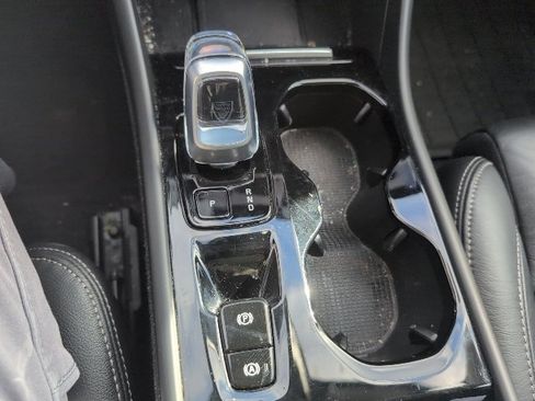 Used 2023 Volvo XC40 B5 Plus w/ Driver Assist Package image 24