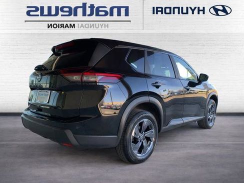 Used 2025 Nissan Rogue SV image 4