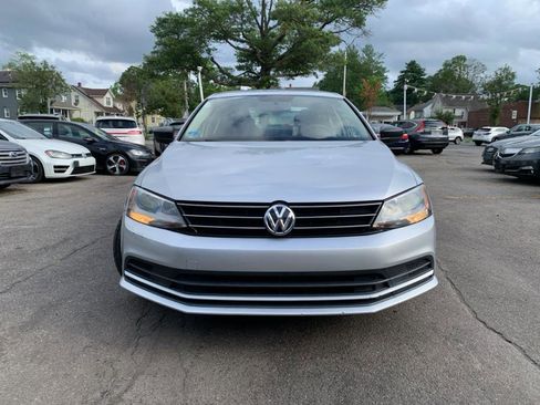 Used 2015 Volkswagen Jetta SE image 2