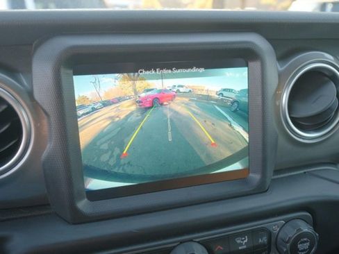 Used 2020 Jeep Wrangler Unlimited Sahara AWD/4WD image 23