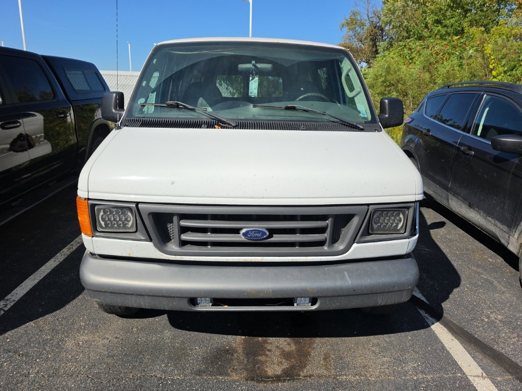 Used 2006 Ford E-150 and Econoline 150 Wagon RWD image 2