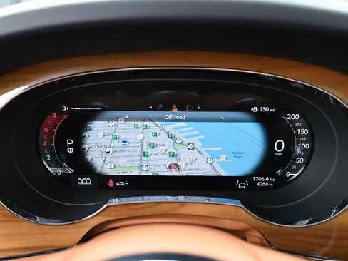 Certified 2024 Bentley Bentayga Azure image 21