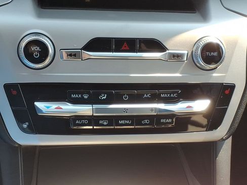 Used 2024 Ford Explorer XLT w/ Equipment Group 202A AWD/4WD image 19