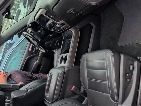 Used 2018 GMC Sierra 1500 Denali w/ Denali Ultimate Package AWD/4WD image 2