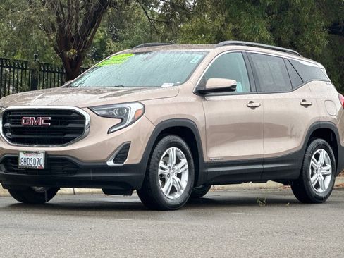 Used 2019 GMC Terrain SLE w/ Driver Convenience Package FWD image 8