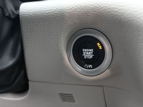 Used 2023 Chrysler Pacifica Touring-L FWD image 24