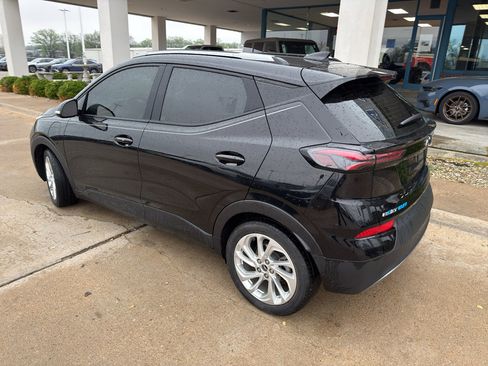 Used 2023 Chevrolet Bolt EUV LT w/ Driver Confidence Package image 8