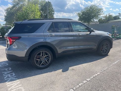 Used 2025 Ford Explorer ST-Line w/ ST-Line Street Pack AWD/4WD image 5