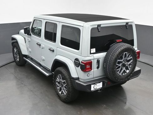 Used 2024 Jeep Wrangler Sahara AWD/4WD image 41