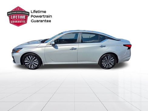 Used 2024 Nissan Altima 2.5 SV w/ SV Premium Package FWD image 2