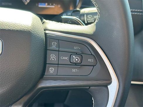 Used 2023 Jeep Grand Cherokee L Laredo image 21