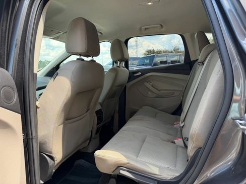 Used 2017 Ford Escape SE w/ Equipment Group 201A FWD image 18