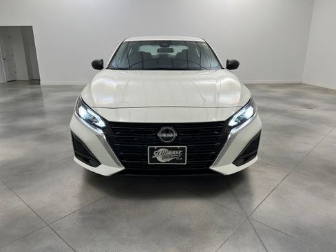 Used 2025 Nissan Altima 2.5 SV image 2