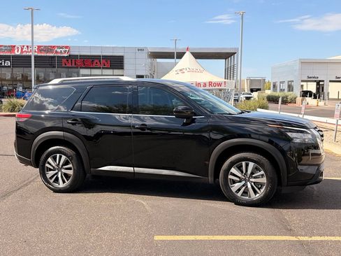 Certified 2025 Nissan Pathfinder SL FWD image 6