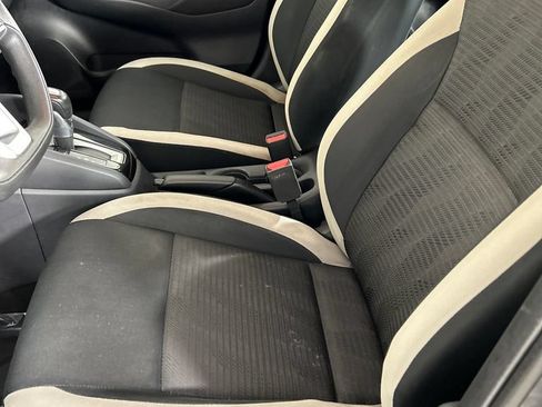 Used 2021 Nissan Versa SV FWD image 12