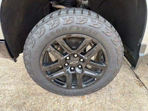 Used 2026 Chevrolet Silverado 1500 Custom Trail Boss AWD/4WD image 19