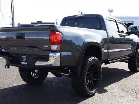 Used 2017 Toyota Tacoma TRD Off-Road w/ Tow Package AWD/4WD image 5