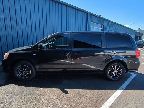 Used 2014 Dodge Grand Caravan SXT image 11