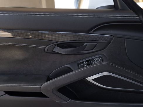 Used 2021 Porsche 718 Boxster Spyder RWD image 43