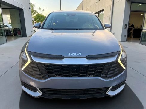 Used 2025 Kia Sportage LX image 2
