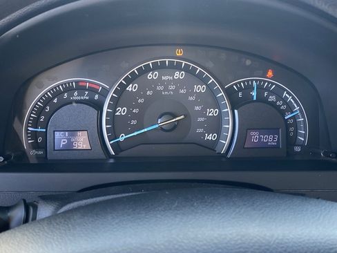 Used 2014 Toyota Camry LE image 11