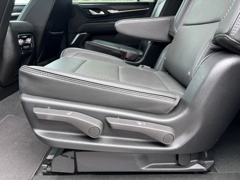 Used 2024 GMC Yukon XL Denali AWD/4WD image 53