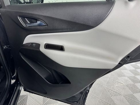 Used 2021 Chevrolet Equinox LS w/ LS Convenience Package image 26