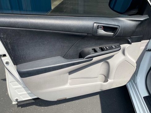 Used 2012 Toyota Camry LE FWD image 25