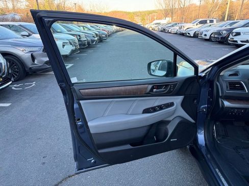 Used 2018 Subaru Outback 2.5i Limited AWD/4WD image 12