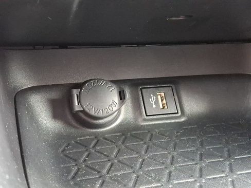 Certified 2025 Toyota RAV4 XLE FWD image 27