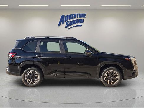 Used 2025 Subaru Forester Premium image 7